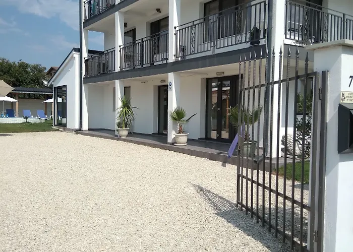 Weisser Schwan белият лебед Hotel